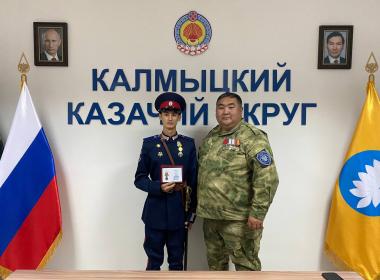 Чимид Джангаев вручил медали участникам Парада Победы - 2025