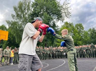 Известные кикбоксеры провели мастер-класс для чувашских курсантов