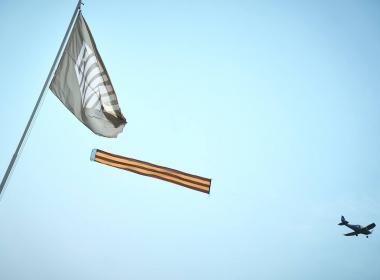 Курсанты Центра «ВОИН» из шести регионов поздравили россиян с Днём молодёжи