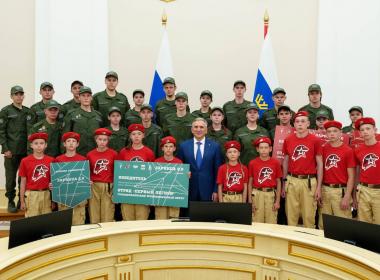 Губернатор Тюменской области вручил награды победителям регионального этапа игры «Зарница 2.0»