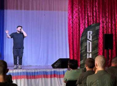 В свердловском филиале Центра «ВОИН» выступил уральский исполнитель