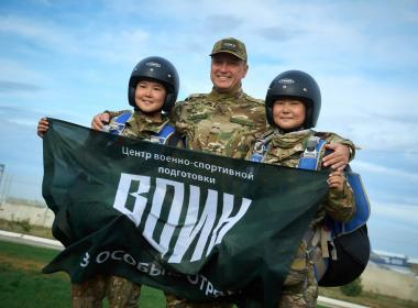 Сестры-курсанты Центра «ВОИН» в Бурятии осуществили мечту – совершили прыжок с парашютом