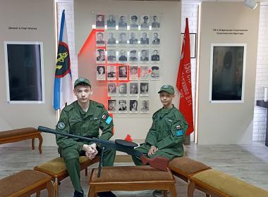 Сахалинские курсанты Центра «ВОИН» создали модель самодельного ручного пулемета Дегтярева