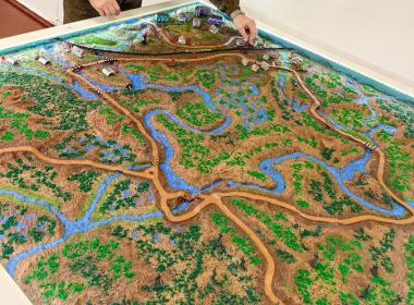 Инструктор псковского филиала Центра «ВОИН» создал реалистичный макет местности для обучения курсантов