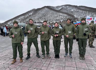 Курсанты Центра «ВОИН» поздравили с Днем воссоединения Крыма с Россией