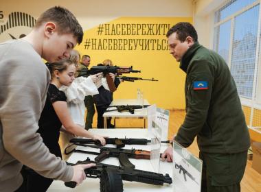 Акция «Один день с ВОИНом» в Мурманской области собрала десятки школьников