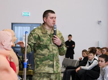Тюменские инструкторы познакомили школьников с работой Центра «ВОИН»