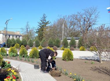 На службе памяти: курсанты Центра «ВОИН» продолжают участие в акции «Мы за чистоту»
