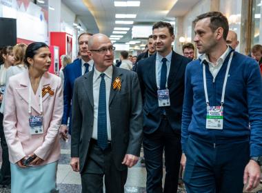 Сергей Кириенко осмотрел стенд Центра «ВОИН» на марафоне «Знание. Первые»